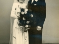 Anders Albertsen (1923-2024) og Anna Lise Fris Pedersen (1924-2015) fotograferet på deres bryllupsdag i 1948.