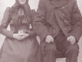 Gårdmand i Blåbjerg, Niels Christian Sanddahl Blaaberg (1834-1911) og hustru Ane Blaaberg (f. Poulsen, 1844-1917). Årstal ukendt.
