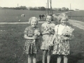 Tre små Troldtoft-kusiner, fra venstre: Gerda Troldtoft Jensen, Gunhild Troldtoft Jensen og Asta Gammelvind (1947-2010). For yderligere oplysninger, se menupunktet 'Vind i billeder' -> 'Månedens billede, juli 2014'.