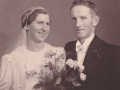 Senere gårdmand i Gammelvind, Thue Gammelvind (1910-2000) og Eleonora Kristine Troldtoft (g. Gammelvind, 1914-1999) fotograferet på deres bryllupsdag i 1937.