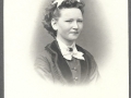 Inger Marie 'Kjær' Pedersen (1854-1932), datter af gårdmand i Blåkjær, Peder Jacobsen (1824-1894) og Else Pedersen (1825-1892) og gift med senere slagtermester i Hjerm, Jens Christian Diderichsen (1856-1907). Årstal ukendt.