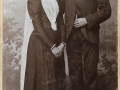 Karl Jensen (1872-1952), senere gårdmand i Kirkegård og med efternavnet Kirkegaard, og Karen Kjeldsen (g. Kirkegaard, 1877-1956) fotograferet på deres bryllupsdag i 1899.