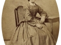 Ane Johanne Poulsen (1854-1897), datter af gårdmand i Sønder Vindgab, Poul Thomasen (1807-1896) og hustru Else Poulsdatter (1813-1892), gift med skolelærer i Timring, Christen Jensen (1837-1930). Foto: Årstal ukendt.