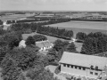 49. Vind, 1962. Røjkærvej 21 (Vind Gl. Skole) og 15 (Vind Skole, i dag Vindkraften).