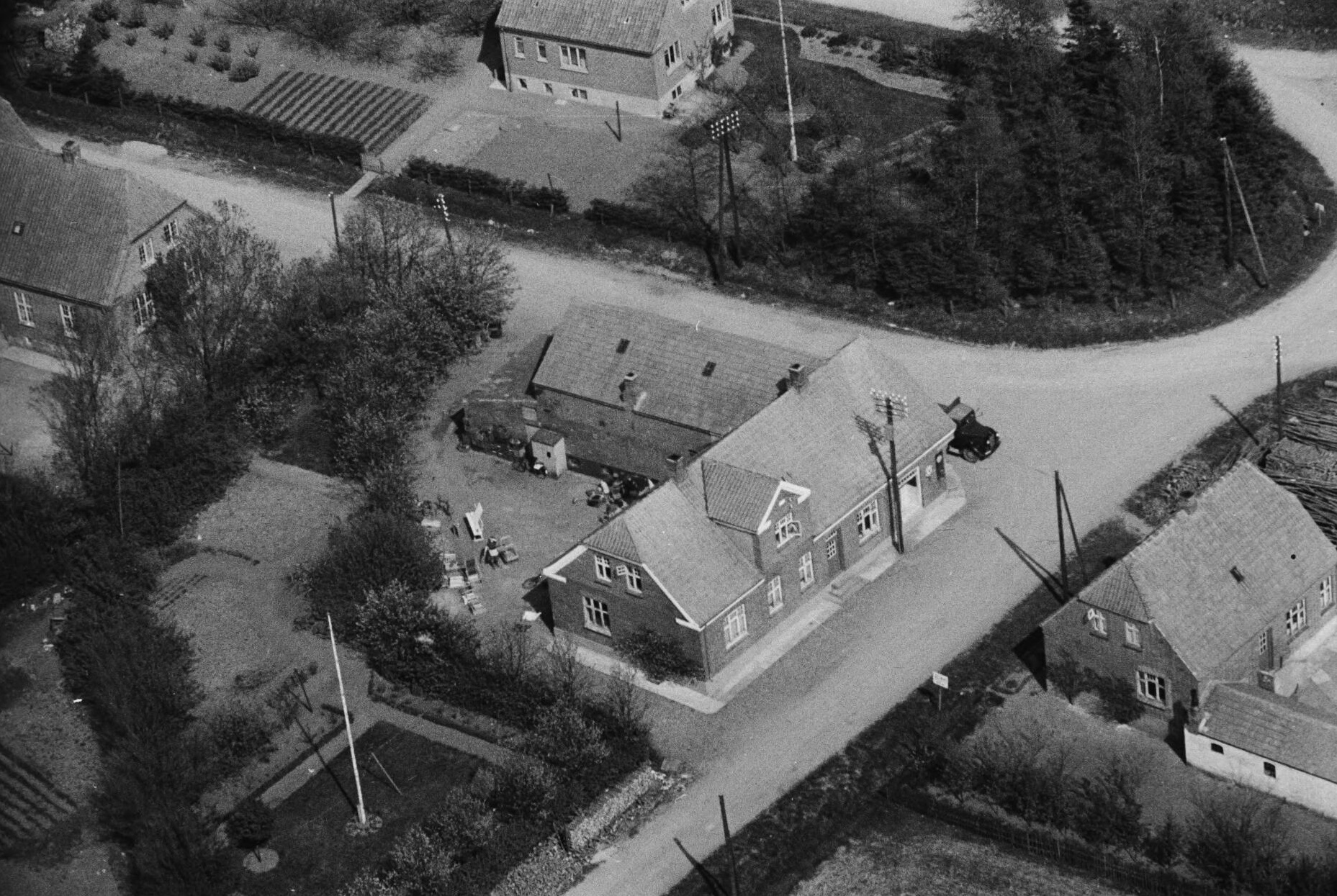 1. Vind Stationsby, 1949. Halkjærs købmandsforretning.