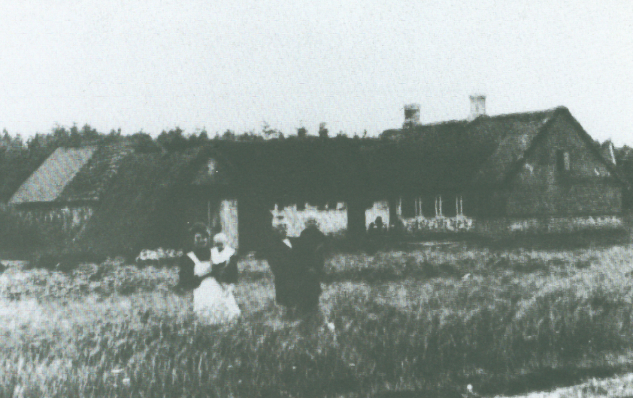 Nørgaard og familien Poulsen, angiveligt 1912.