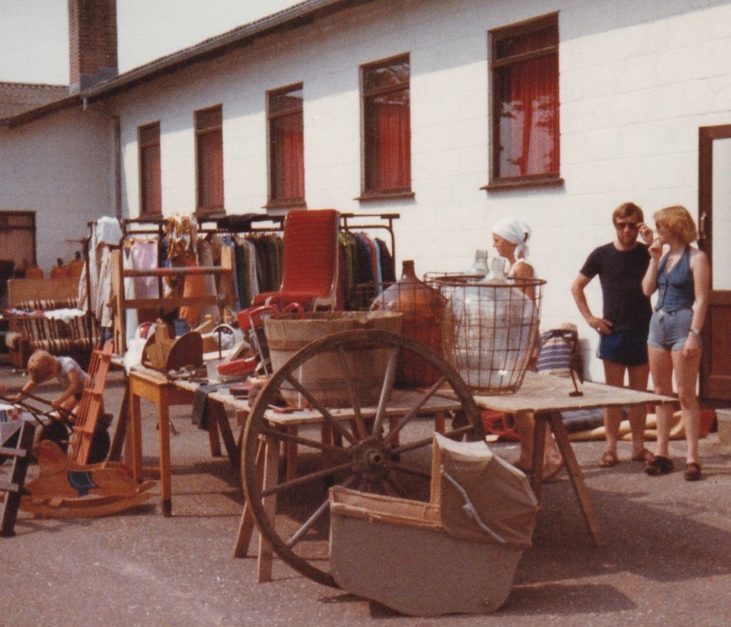 Loppemarked ved sognegården. 1982.