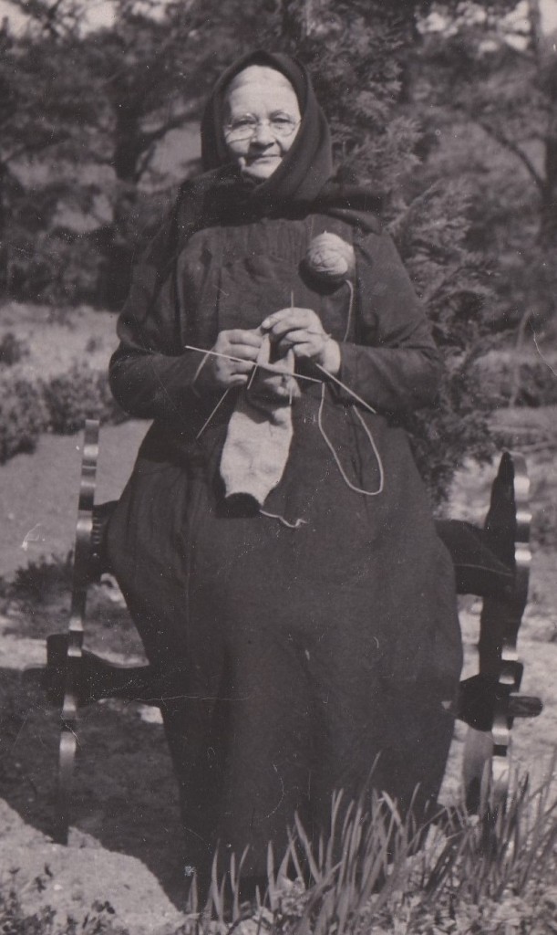 Ane Marie Mikkelsen, kaldet 'Marie Vildkilde' (1865-1947), fotograferet forud for sin 80-års fødselsdag i 1945.