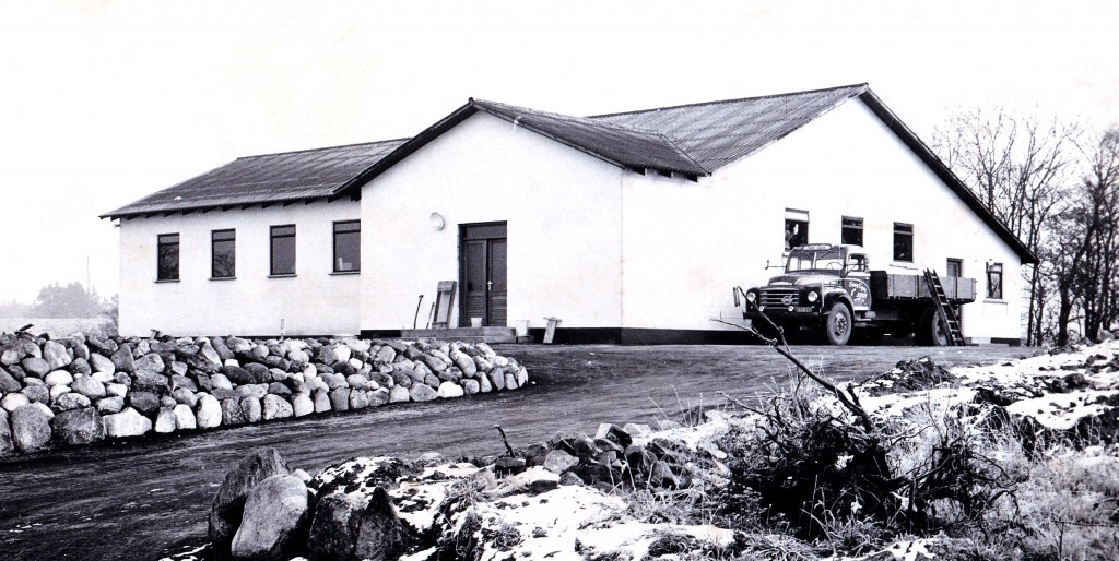 Vind Sogne- og Hjemmeværnsgård fotograferet omkring tidspunktet for dens indvielse i 1962.
