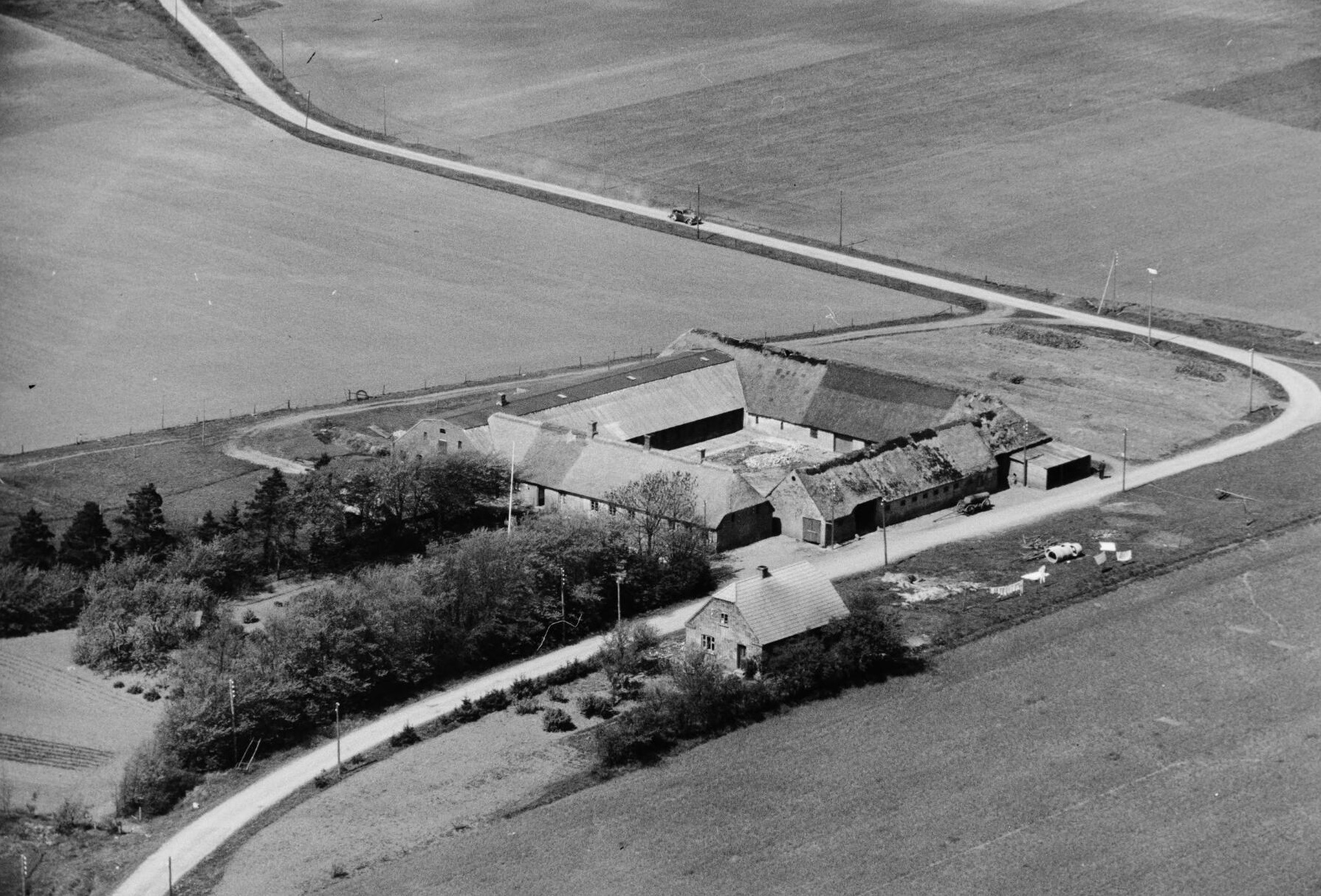 Luftfotografi af Sønder Vindgab, 1949. Se hele billedserien under menupunktet 'Vind i billeder' - 'Månedens billede, februar 2017'.
