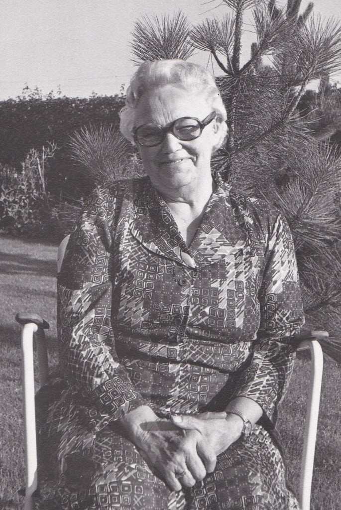 Anine Mikkelsen (1907-1997)