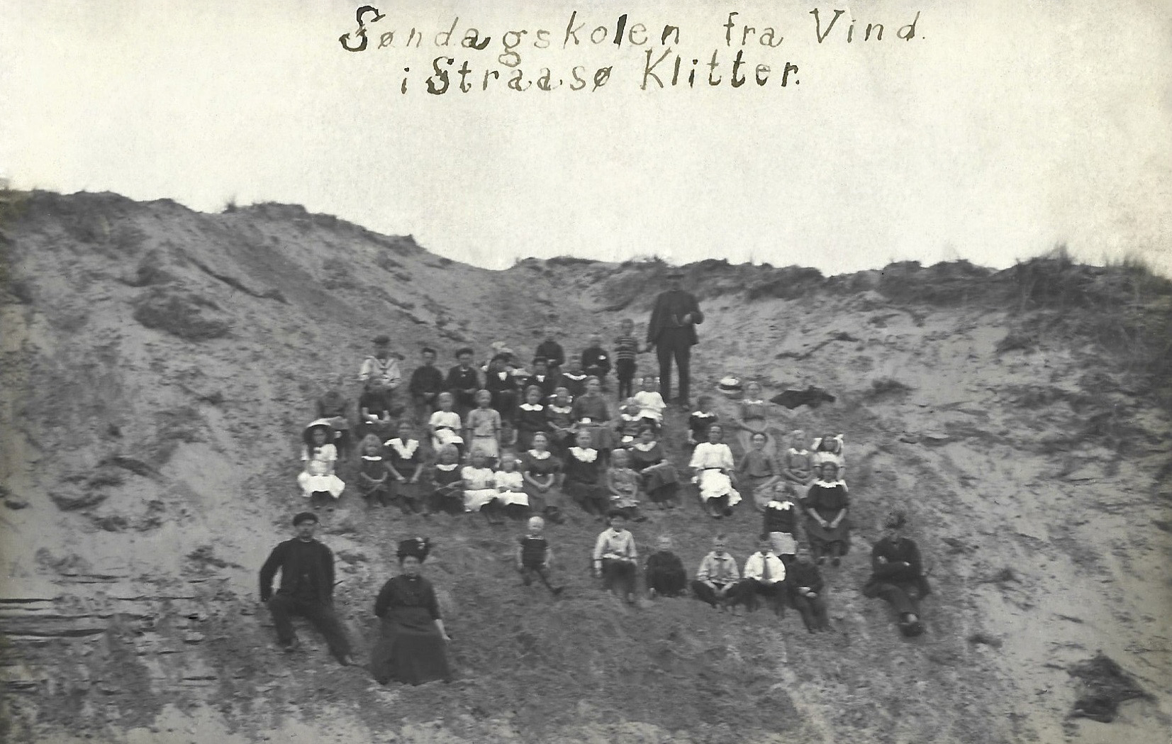 Søndagsskoleudflugt til indlandsklitterne i Stråsø, omkring 1915.