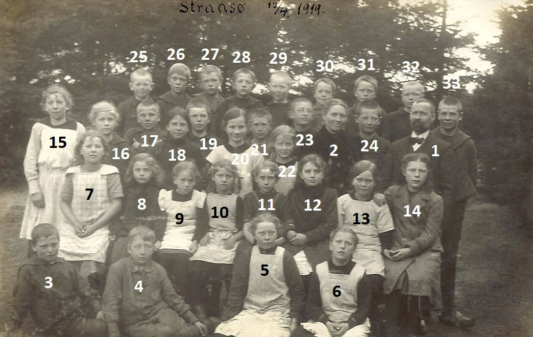 Stråsø Skole, foråret 1919. Klik på billedet for at se det i større format.