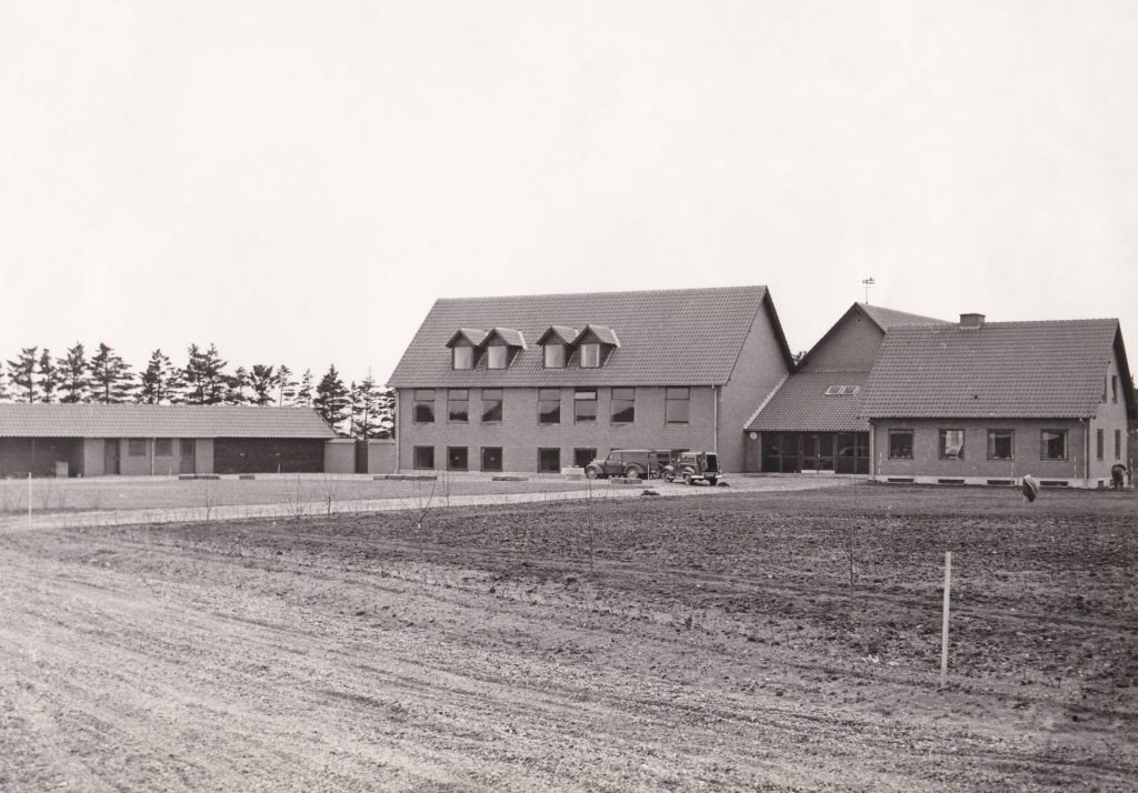 Vind Skole omkring tidspunktet for indvielsen i 1953.