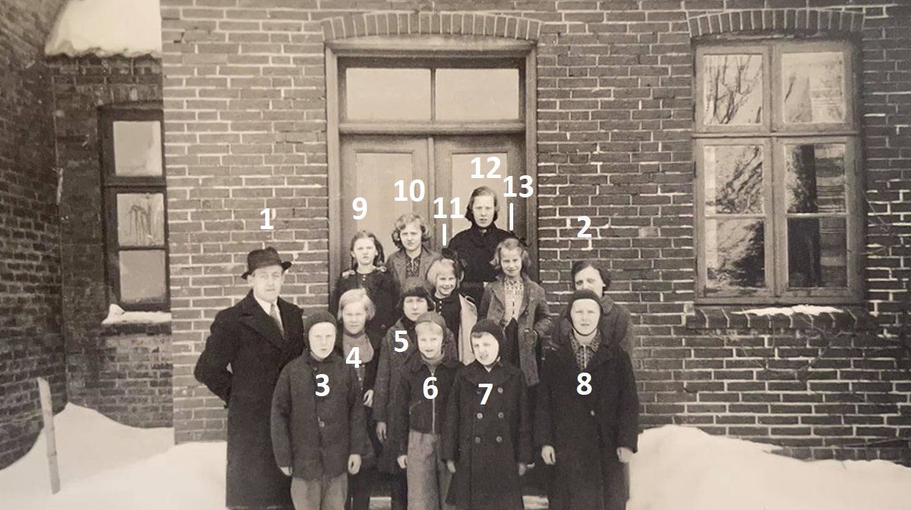 Stråsø Skole, omkring 1940. Klik på billedet for at se det i større format.
