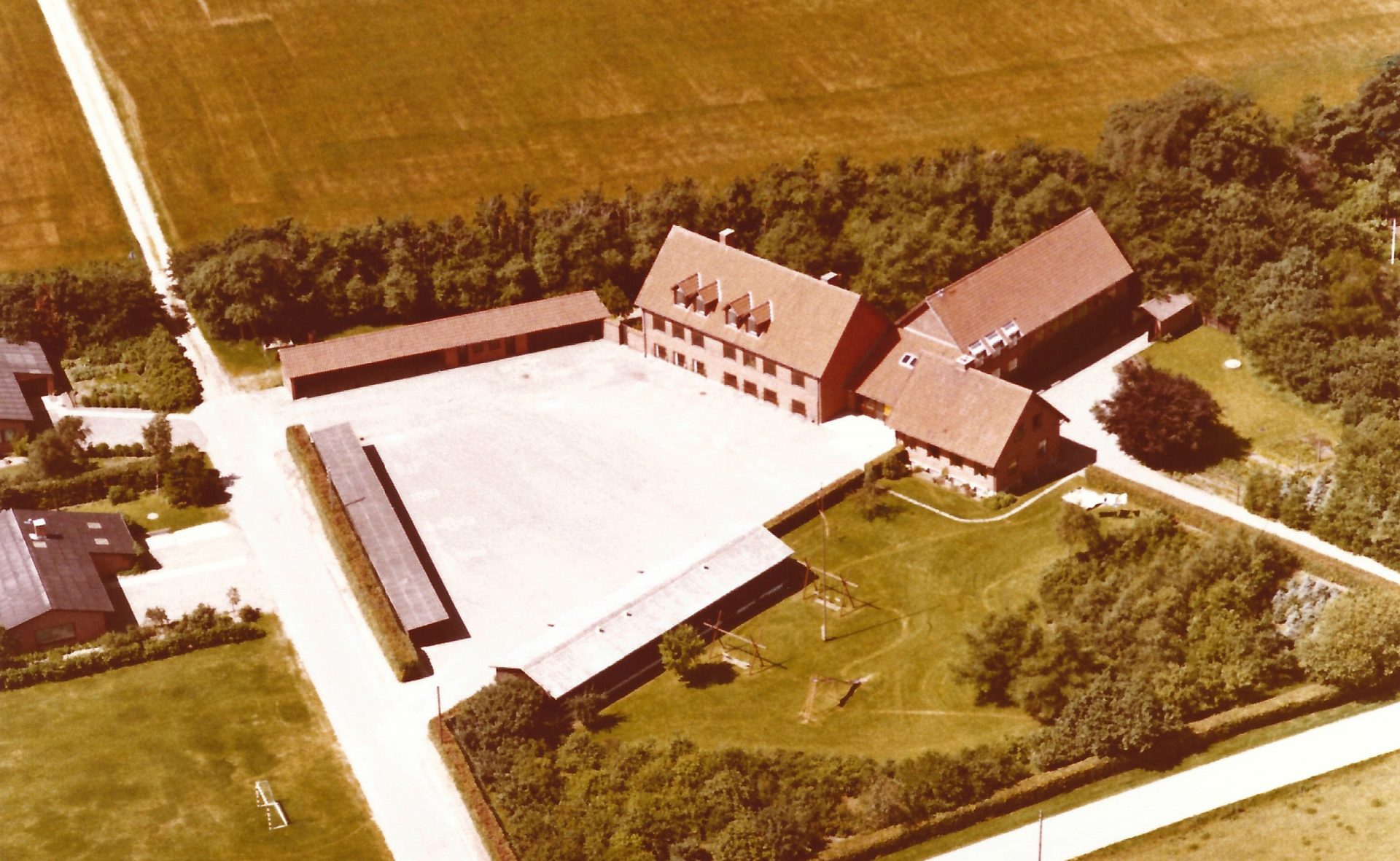 Vind Skole omkring 1990.